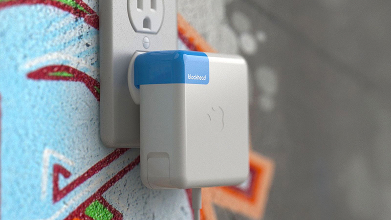 Illustration for article titled A Simple Angled Plug Just Fixed Everything Wrong With Apple's MacBook Power Adapter